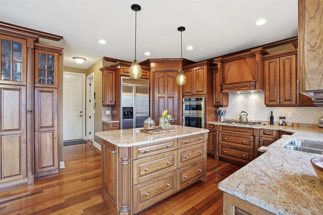 8851 Stoney Creek Drive, Green Oak Township, MI 48178