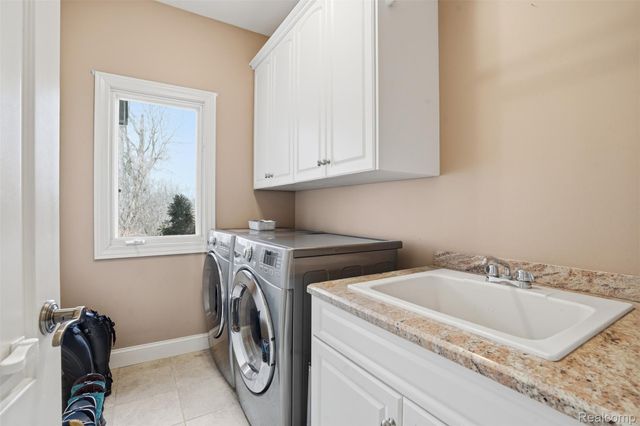 8851 Stoney Creek Drive, Green Oak Township, MI 48178