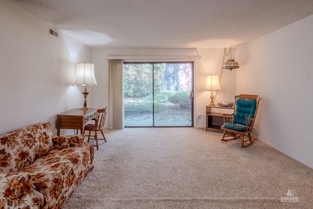 8216 Mulberry Court 8A, Palos Hills, IL 60465