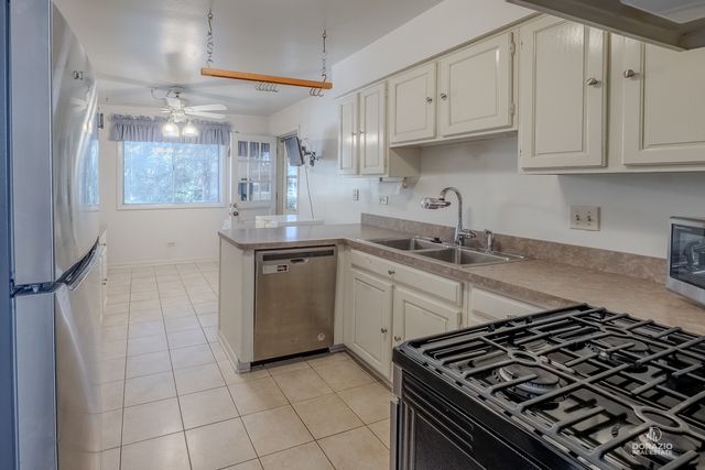 8216 Mulberry Court 8A, Palos Hills, IL 60465