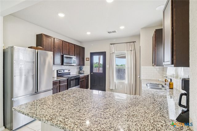 2505 Dino Drive, Seguin, TX 78155