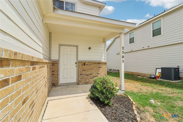 2505 Dino Drive, Seguin, TX 78155
