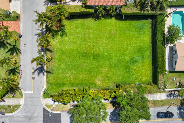 260 E Lakewood Road, West Palm Beach, FL 33405