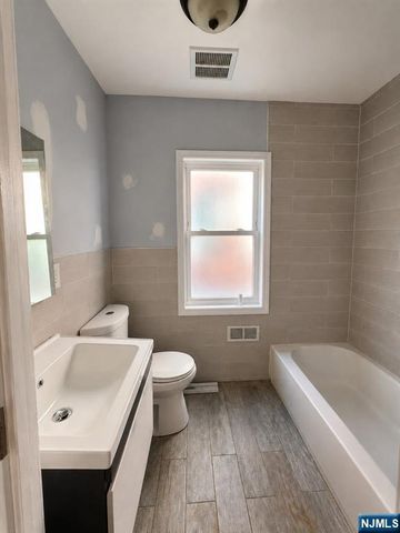 63 Huntington Terrace, Newark, NJ 07112