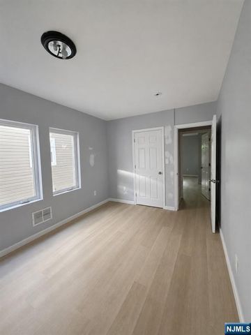 63 Huntington Terrace, Newark, NJ 07112