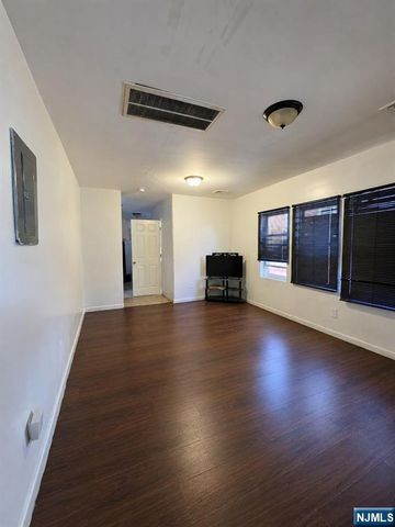 63 Huntington Terrace, Newark, NJ 07112
