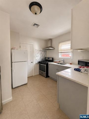 63 Huntington Terrace, Newark, NJ 07112