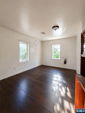 63 Huntington Terrace, Newark, NJ 07112