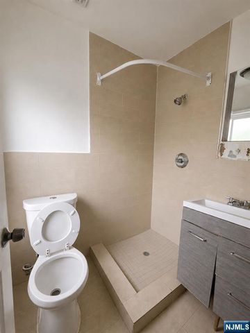 63 Huntington Terrace, Newark, NJ 07112
