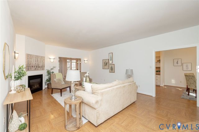 1943 Retreat Dr, Mechanicsville, VA 23111