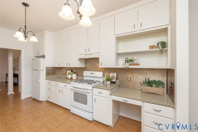 1943 Retreat Dr, Mechanicsville, VA 23111