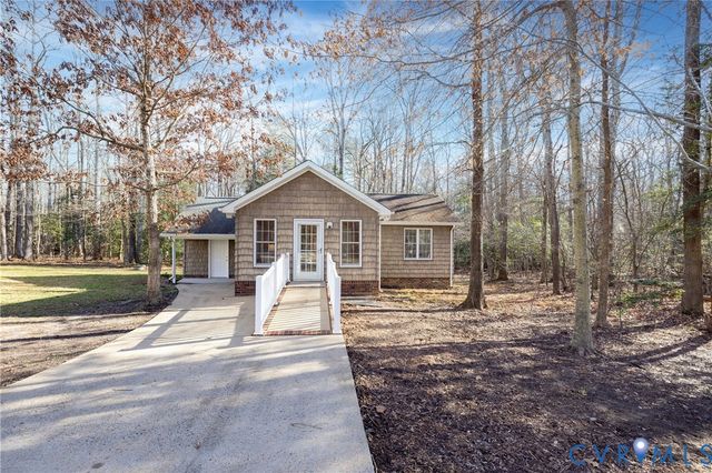 1943 Retreat Dr, Mechanicsville, VA 23111