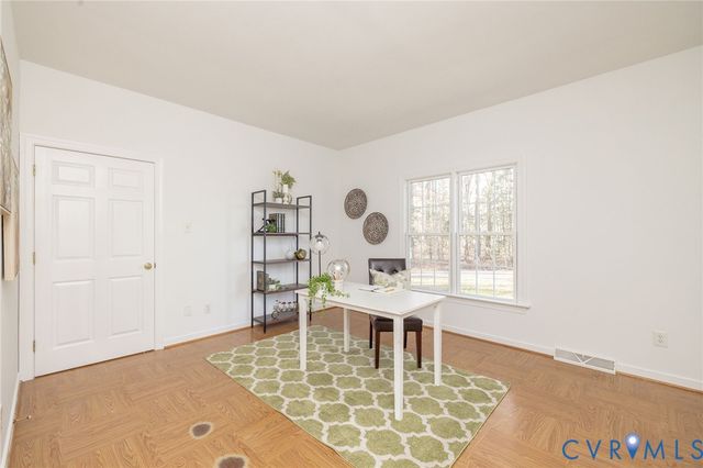 1943 Retreat Dr, Mechanicsville, VA 23111