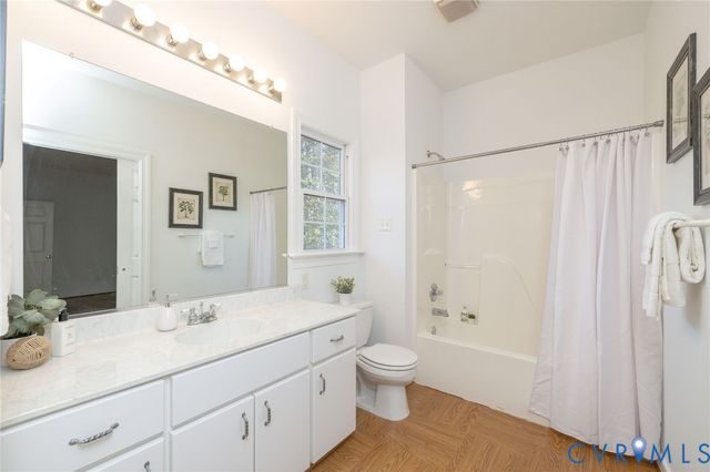 1943 Retreat Dr, Mechanicsville, VA 23111