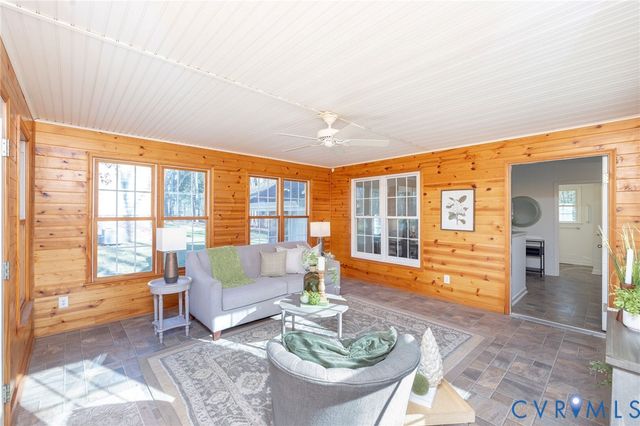 1943 Retreat Dr, Mechanicsville, VA 23111