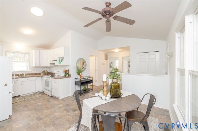 1943 Retreat Dr, Mechanicsville, VA 23111