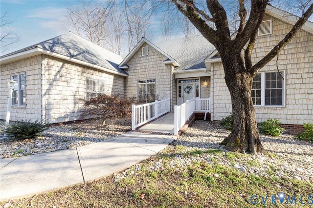 1943 Retreat Dr, Mechanicsville, VA 23111