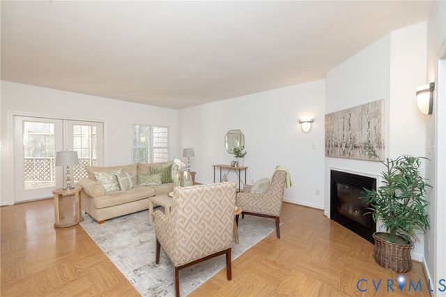 1943 Retreat Dr, Mechanicsville, VA 23111