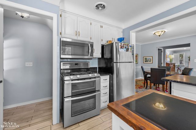401 Mckinley Avenue, Grosse Pointe Farms, MI 48236