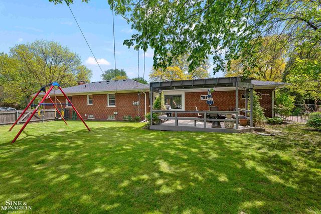 401 Mckinley Avenue, Grosse Pointe Farms, MI 48236