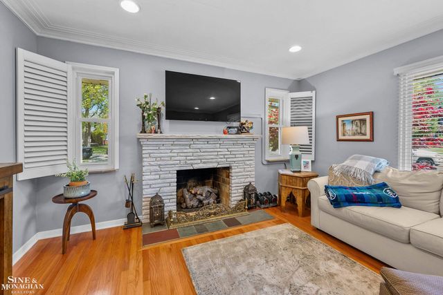 401 Mckinley Avenue, Grosse Pointe Farms, MI 48236