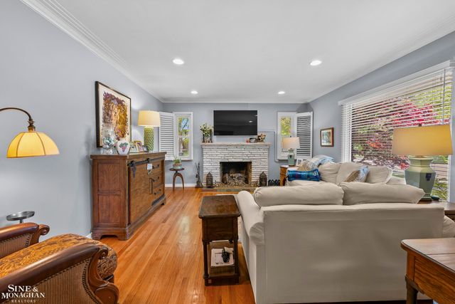 401 Mckinley Avenue, Grosse Pointe Farms, MI 48236