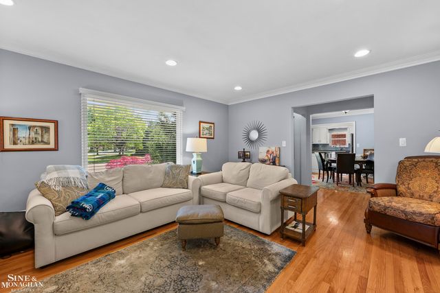 401 Mckinley Avenue, Grosse Pointe Farms, MI 48236