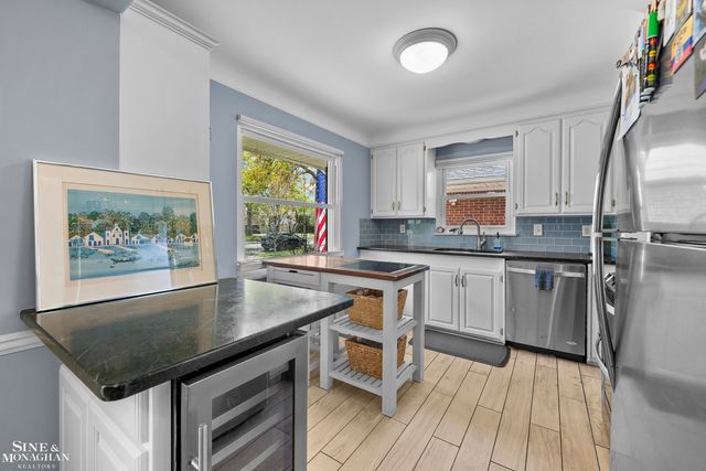 401 Mckinley Avenue, Grosse Pointe Farms, MI 48236