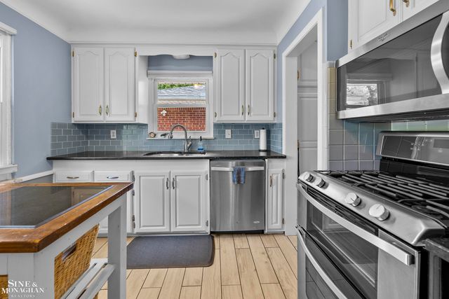 401 Mckinley Avenue, Grosse Pointe Farms, MI 48236