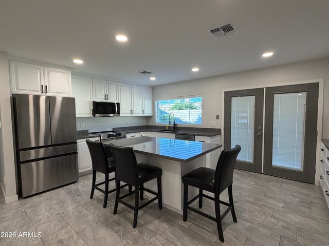 4140 W PARADISE Drive, Phoenix, AZ 85029