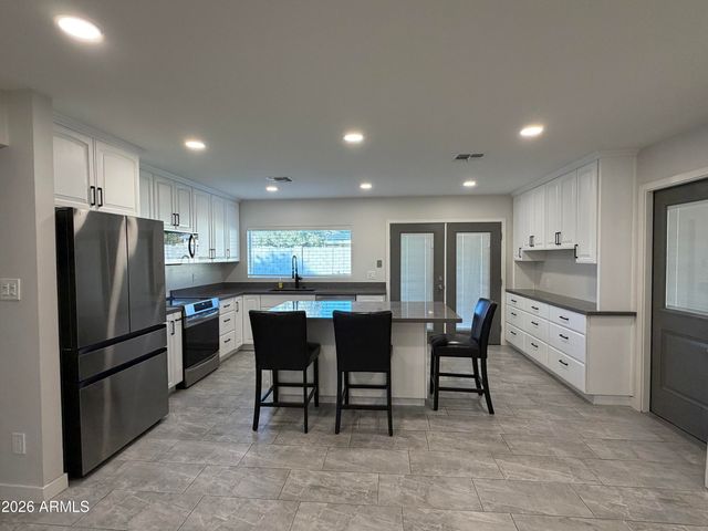 4140 W PARADISE Drive, Phoenix, AZ 85029