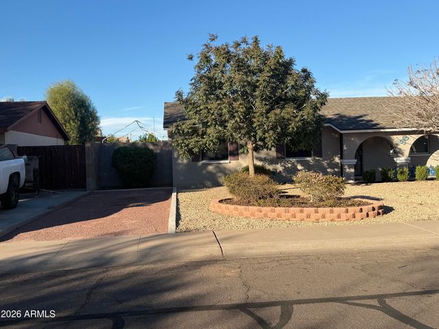 4140 W PARADISE Drive, Phoenix, AZ 85029