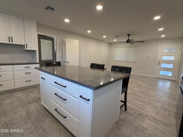 4140 W PARADISE Drive, Phoenix, AZ 85029