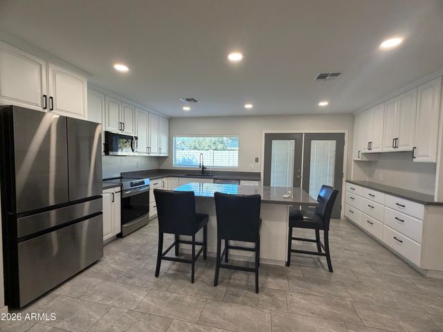 4140 W PARADISE Drive, Phoenix, AZ 85029