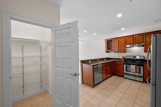 5 Pelton Way 10, Hampton Falls, NH 03844