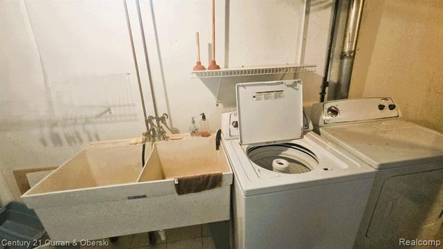 5649 N Lafayette Street, Dearborn Heights, MI 48127