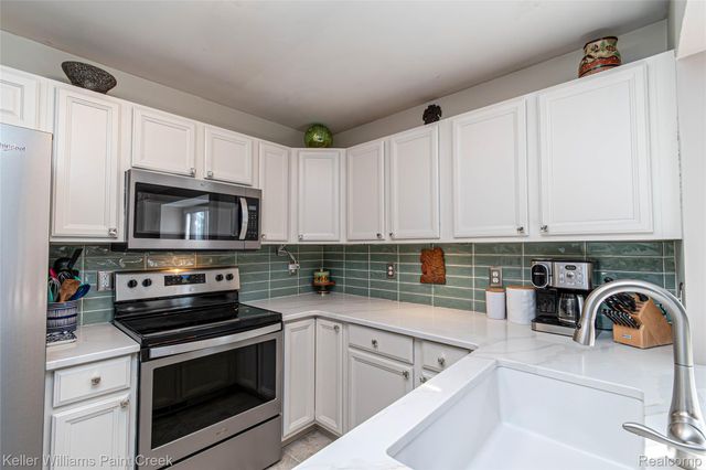 16442 Claremont Drive S 126, Clinton Charter Township, MI 48038