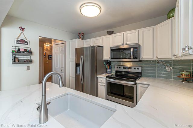 16442 Claremont Drive S 126, Clinton Charter Township, MI 48038