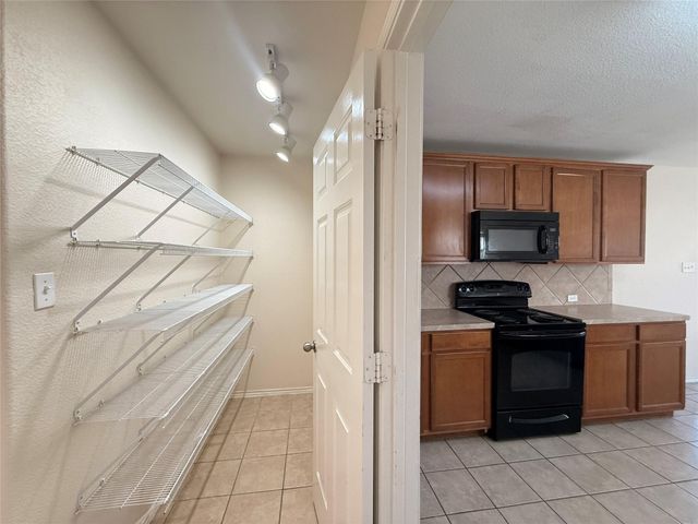 279 Housefinch LOOP, Leander, TX 78641