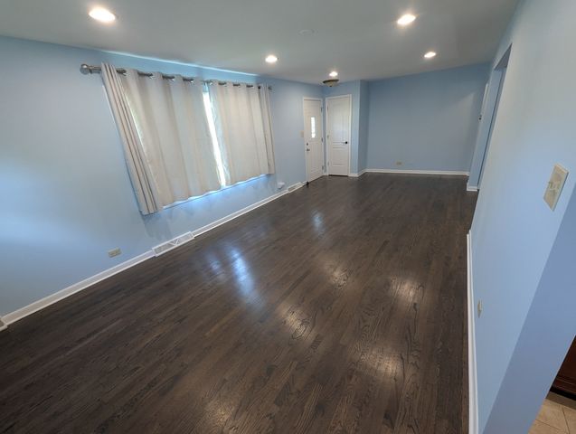 1960 Highland Avenue, Northbrook, IL 60062