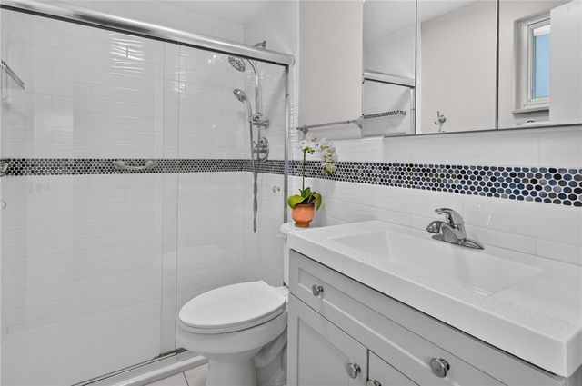 385 MAPLEWOOD DRIVE, Mt Lebanon, PA 15243