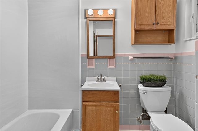 385 MAPLEWOOD DRIVE, Mt Lebanon, PA 15243
