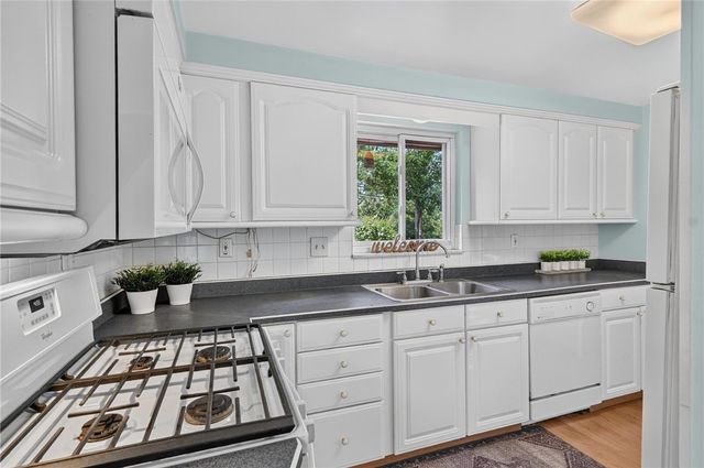 385 MAPLEWOOD DRIVE, Mt Lebanon, PA 15243