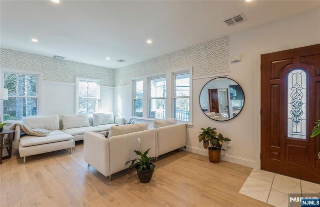 36 Kinderkamack Road, Hillsdale, NJ 07642