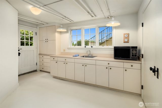 1108 39th Avenue E, Seattle, WA 98112
