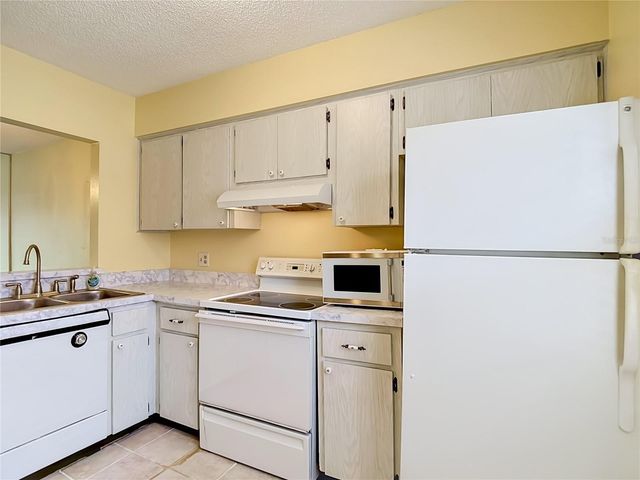 11132 PEMBRIDGE COURT 6, Port Richey, FL 34668