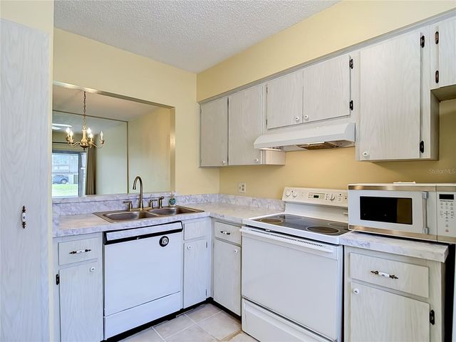 11132 PEMBRIDGE COURT 6, Port Richey, FL 34668