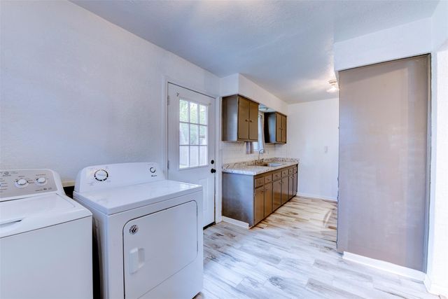 1604 Texas Street, Alvin, TX 77511