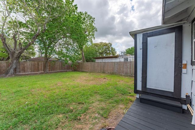 1604 Texas Street, Alvin, TX 77511