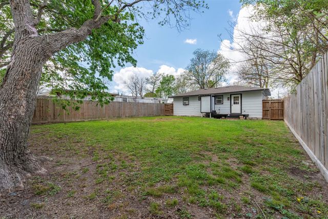 1604 Texas Street, Alvin, TX 77511